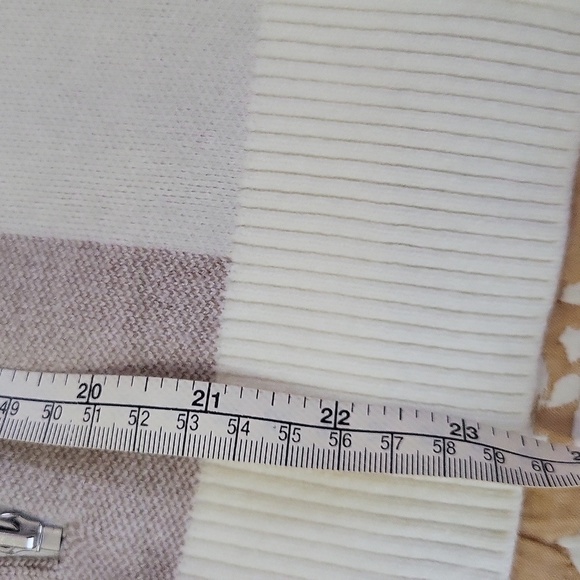 Beautiful cardigan. - Picture 4 of 8